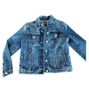 NWOT GAP WOMEN’s Denim jacket.